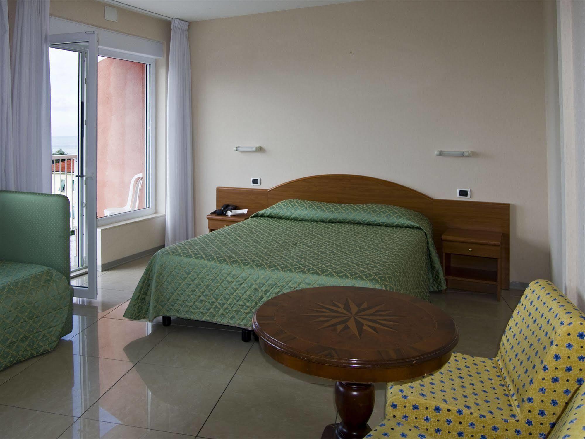 Hotel Cristallo เลริชี ภายนอก รูปภาพ
